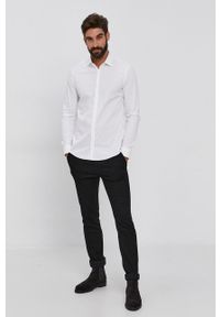 Calvin Klein koszula męska kolor biały slim z kołnierzykiem klasycznym. Typ kołnierza: kołnierzyk klasyczny. Kolor: biały. Materiał: tkanina, bawełna. Długość rękawa: długi rękaw. Długość: długie. Wzór: gładki. Styl: klasyczny #5