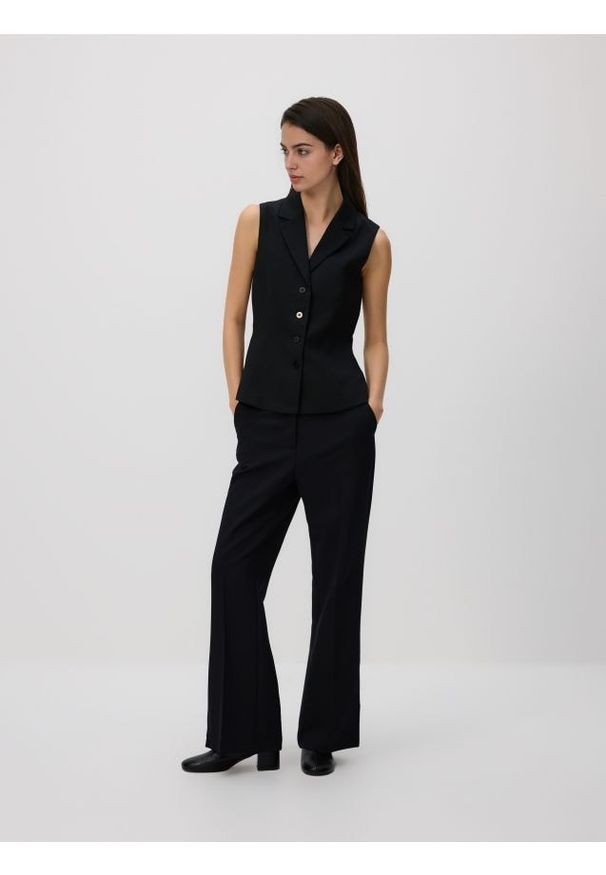 Reserved - Spodnie z rozcięciami - czarny. Kolor: czarny. Materiał: tkanina, wiskoza