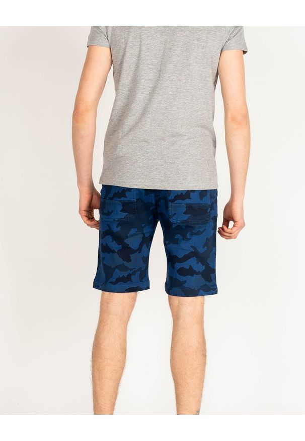 Pepe Jeans Szorty "Owen" | PM800850 | Owen Short Camo | Mężczyzna | Moro, Granatowy. Okazja: na co dzień. Kolor: niebieski. Materiał: bawełna, poliester, elastan. Wzór: moro. Styl: casual