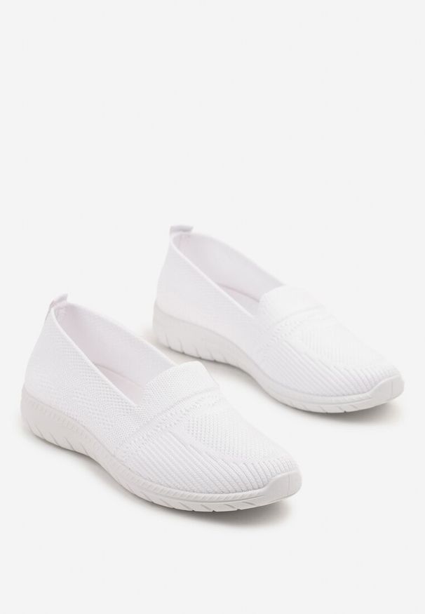 Born2be - Białe Wsuwane Tenisówki Mokasyny Venni. Okazja: na spacer, na co dzień. Zapięcie: bez zapięcia. Kolor: biały. Materiał: jeans. Wzór: aplikacja. Styl: elegancki, casual