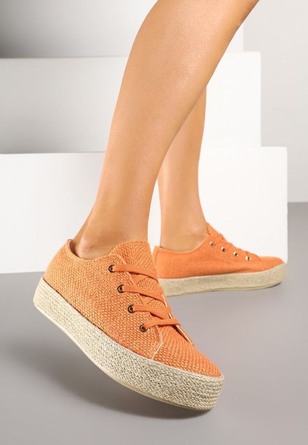 Renee - Pomarańczowe Trampki Ozdobione Plecionką Filatera. Okazja: na co dzień. Kolor: pomarańczowy. Materiał: jeans, materiał. Wzór: aplikacja. Obcas: na platformie. Styl: casual, elegancki