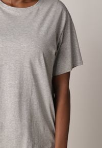 Born2be - Szary T-shirt z Bawełny Typu Oversize Nedika. Okazja: na co dzień. Kolor: szary. Materiał: bawełna. Styl: casual, klasyczny #3