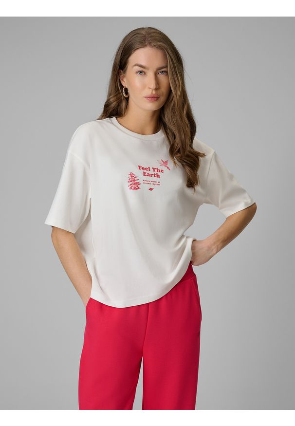 4f - 4F T-shirt regular z nadrukiem damski - biały M. Okazja: na co dzień. Kolor: biały. Materiał: dzianina, jeans, materiał. Wzór: nadruk. Styl: casual, klasyczny