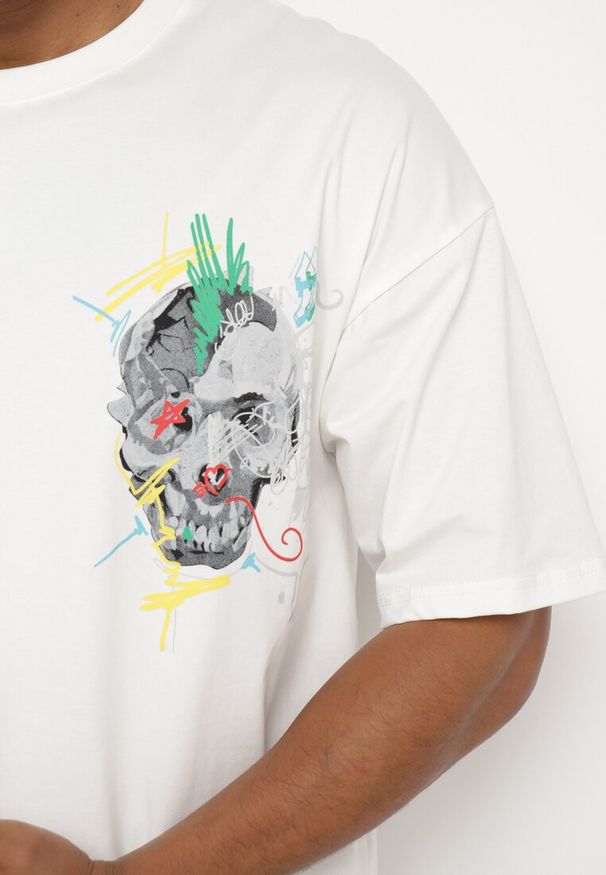 Born2be - Biała Koszulka z Krótkim Rękawem T-Shirt z Nadrukiem z Przodu i na Plecach Franestia. Okazja: na co dzień. Kolor: biały. Materiał: jeans. Długość rękawa: krótki rękaw. Długość: krótkie. Wzór: nadruk. Styl: casual, elegancki