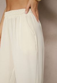 Renee - Jasnobeżowe Spodnie z Bawełną o Szerokim Kroju High Waist Fanelithia. Okazja: na co dzień. Stan: podwyższony. Kolor: beżowy. Materiał: bawełna. Styl: casual #3