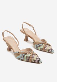 Born2be - Brązowe Sandały Slingback na Obcasie Typu Kaczuszka Zdobione Klamrami Adivilo. Okazja: na co dzień. Zapięcie: klamry. Kolor: brązowy. Wzór: aplikacja. Obcas: na obcasie. Styl: klasyczny, casual, elegancki, wizytowy. Wysokość obcasa: średni