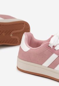 Renee - Różowo-Białe Sneakersy z Geometrycznym Wzorem Rillomia. Okazja: na co dzień. Kolor: różowy. Materiał: jeans. Wzór: geometria