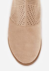 Born2be - Beżowe Botki Ażurowe Vices z Imitacji Zamszu Selandria. Okazja: na co dzień. Kolor: beżowy. Materiał: zamsz. Wzór: ażurowy. Obcas: na obcasie. Styl: casual, klasyczny, wizytowy. Wysokość obcasa: średni #9