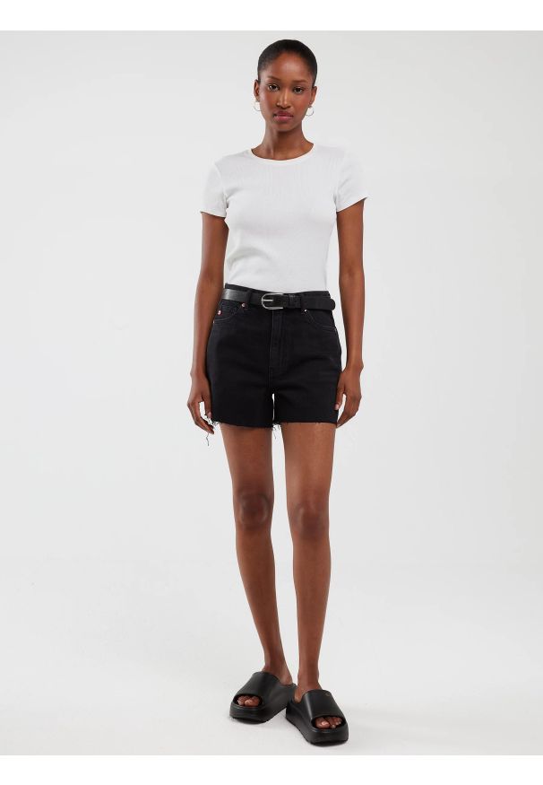 Big-Star - Szorty damskie jeansowe z kolekcji Authentic czarne Authentic Girl 937. Okazja: na co dzień. Stan: podwyższony. Kolor: czarny. Materiał: jeans. Sezon: lato. Styl: casual, elegancki, klasyczny