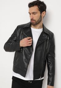 Born2be - Czarna Motocyklowa Kurtka Ramoneska z Imitacji Skóry z Zasuwanymi Kieszeniami Wrassa. Kolor: czarny. Materiał: skóra. Styl: elegancki #3