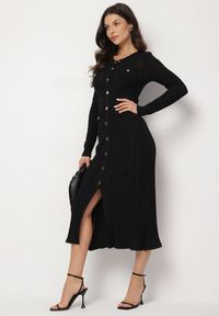 Born2be - Czarna Dopasowana Sukienka z Wiskozą i Guzikami Novelinea. Okazja: na co dzień. Kolor: czarny. Materiał: wiskoza. Styl: elegancki, casual #7