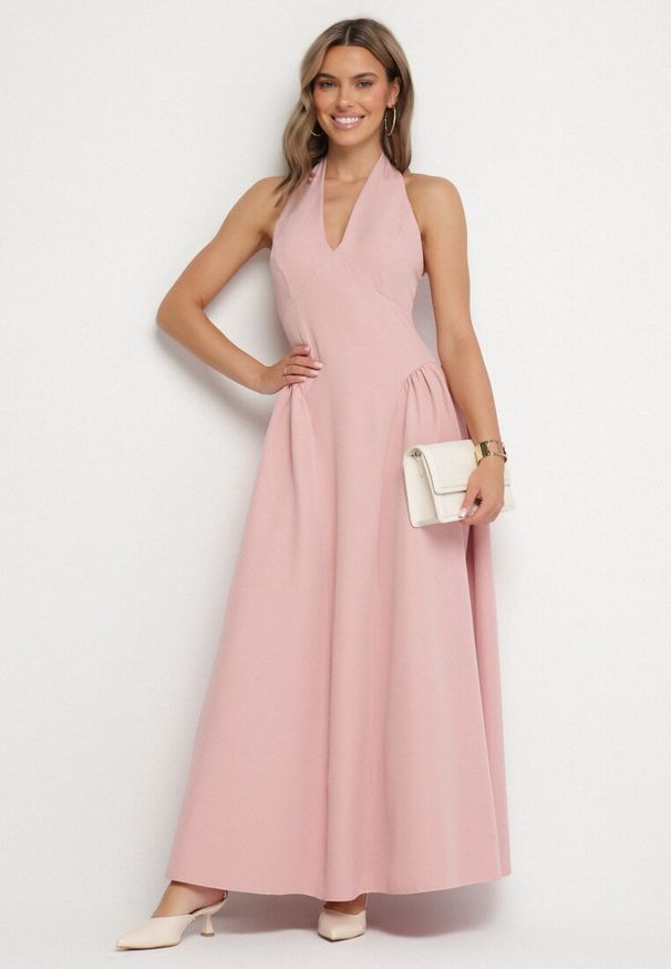 Born2be - Różowa Sukienka o Rozkloszowanym Kroju z Wiązanym Dekoltem Halter Senicea. Okazja: na spacer, na co dzień. Typ kołnierza: dekolt halter. Kolor: różowy. Typ sukienki: proste. Styl: casual