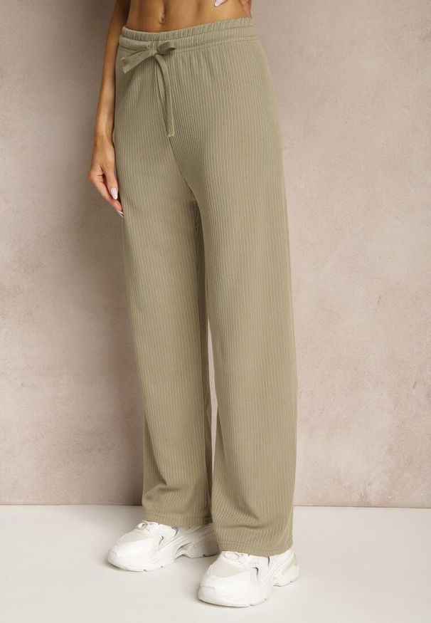 Renee - Zielone Spodnie o Szerokim Kroju High Waist Savianne. Okazja: na co dzień. Stan: podwyższony. Kolor: zielony. Sezon: wiosna. Styl: casual