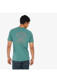 quechua - Koszulka turystyczna męska z krótkim rękawem Quechua nh100. Kolor: czerwony, wielokolorowy, zielony. Materiał: poliester, elastan, tkanina, prążkowany, bawełna, materiał. Długość rękawa: krótki rękaw. Długość: krótkie. Wzór: ze splotem. Sport: turystyka piesza #1