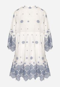 Born2be - Biała Bawełniana Sukienka Pudełkowa ze Wzorem Etno Rallea. Okazja: na co dzień. Kolor: biały. Materiał: bawełna. Styl: etno #2