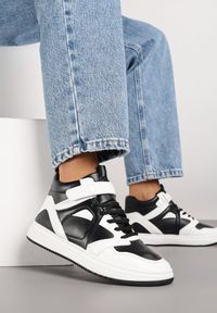 Renee - Czarno-Białe Sneakersy z Wysoką Cholewką Ylattia. Okazja: na co dzień. Wysokość cholewki: przed kolano. Zapięcie: rzepy. Kolor: czarny. Szerokość cholewki: normalna. Wzór: aplikacja