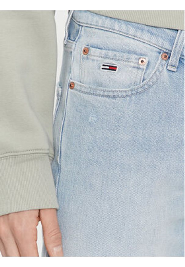 Tommy Jeans Jeansy Dad DM0DM18718 Niebieski Tapered Fit. Kolor: niebieski