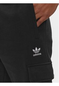 Adidas - adidas Spodnie dresowe adicolor Trefoil IP2755 Czarny Slim Fit. Kolor: czarny. Materiał: bawełna