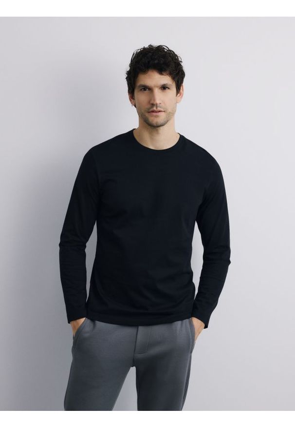 Reserved - Longsleeve z merceryzowanej bawełny - czarny. Kolor: czarny. Materiał: bawełna. Długość rękawa: długi rękaw