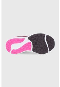 New Balance Buty kolor fioletowy na płaskiej podeszwie. Nosek buta: okrągły. Zapięcie: sznurówki. Kolor: fioletowy. Obcas: na płaskiej podeszwie