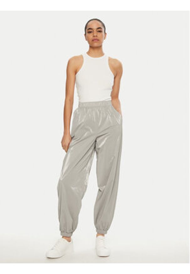 Guess Spodnie dresowe V5RB09 WGUJ0 Szary Regular Fit. Kolor: szary. Materiał: syntetyk