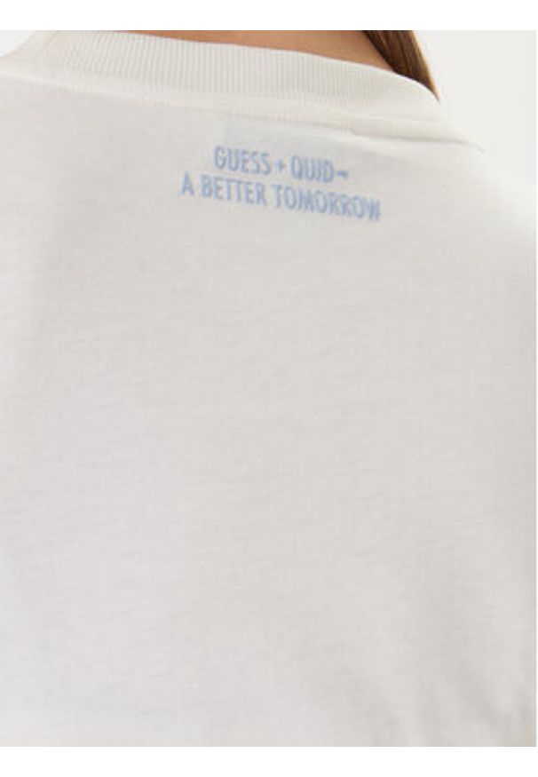 Guess T-Shirt W6GP02 K2753 Écru Regular Fit. Kolor: kremowy. Materiał: bawełna