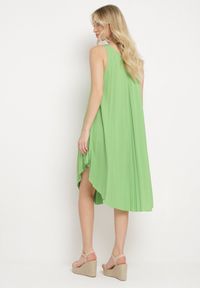 Born2be - Zielona Rozkloszowana Sukienka z Bawełny Tesaxelle. Okazja: na co dzień. Kolor: zielony. Materiał: bawełna. Typ sukienki: proste. Styl: klasyczny, casual, elegancki, wizytowy #3