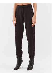 Guess Spodnie materiałowe W2GA20 WDX71 Czarny Relaxed Fit. Kolor: czarny. Materiał: lyocell, materiał