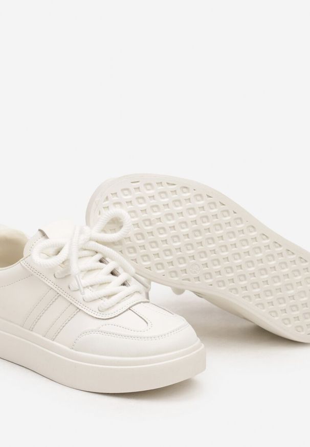 Born2be - Białe Sneakersy na Grubej Podeszwie z Paskami i Sznurowaniem Tiariel. Zapięcie: pasek. Kolor: biały