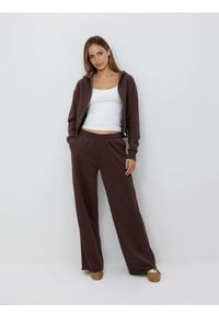 Reserved - Gładki top na ramiączkach - biały. Kolor: biały. Materiał: dzianina. Długość rękawa: na ramiączkach. Wzór: gładki