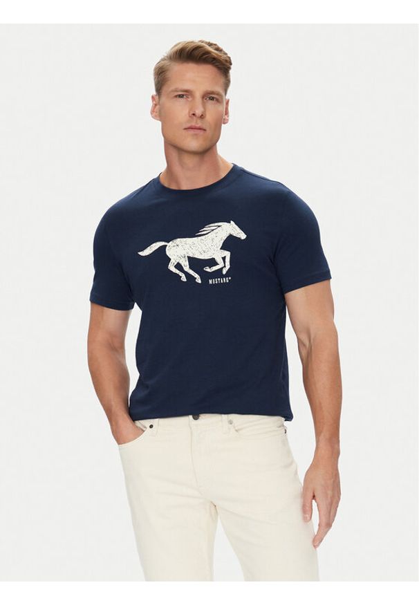 Mustang T-Shirt Austin 1016483 Granatowy Regular Fit. Kolor: niebieski. Materiał: bawełna