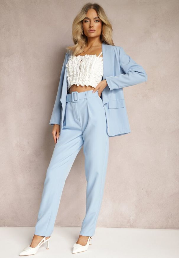 Renee - Jasnoniebieskie Spodnie Garniturowe High Waist z Paskiem Wenus. Okazja: na spotkanie biznesowe, na co dzień. Stan: podwyższony. Kolor: niebieski. Materiał: tkanina, materiał. Wzór: jednolity, gładki. Styl: casual, biznesowy
