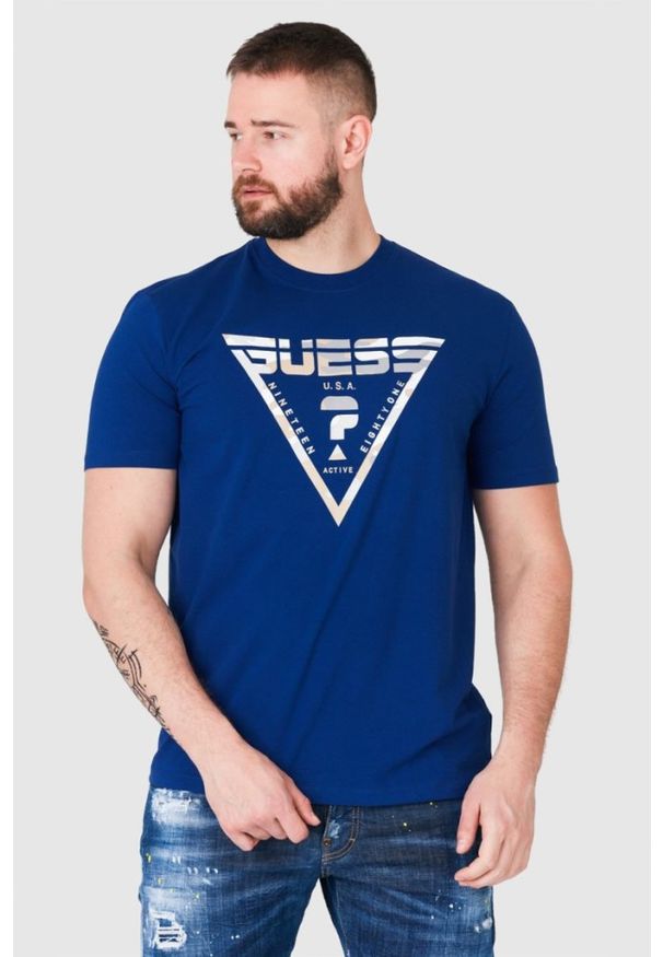 Guess - GUESS Granatowy t-shirt męski z logo w moro, Rozmiar L. Kolor: niebieski. Wzór: moro