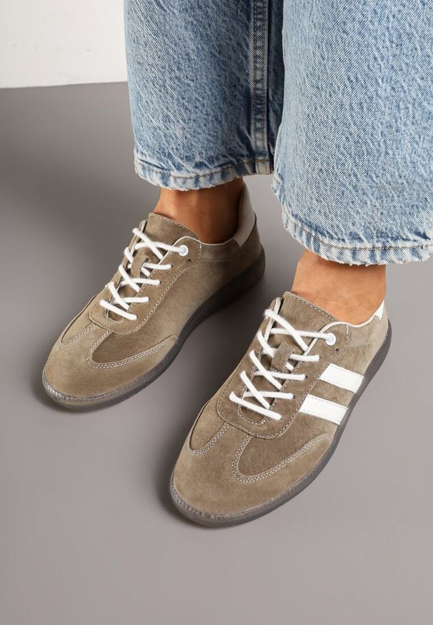 Born2be - Ciemnobeżowe Skórzane Sneakersy na Płaskiej Podeszwie Ozdobione Paskami Nelavirae. Zapięcie: pasek. Kolor: beżowy. Materiał: skóra. Wzór: aplikacja. Obcas: na płaskiej podeszwie