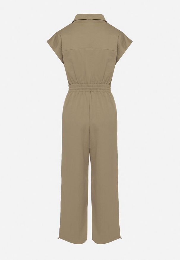 Born2be - Zielony Kombinezon na Krótki Rękaw z Kołnierzykiem i Zapięciem na Suwak Kareldi. Okazja: na co dzień. Kolor: zielony. Długość rękawa: krótki rękaw. Długość: krótkie. Styl: casual, elegancki, klasyczny