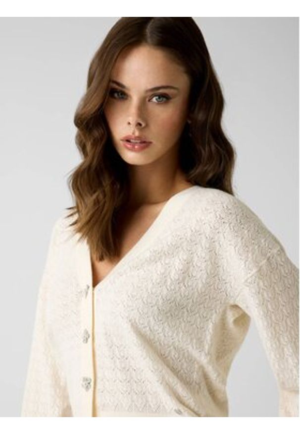 Guess Sweter 183081 Kremowy Classic Fit. Kolor: kremowy