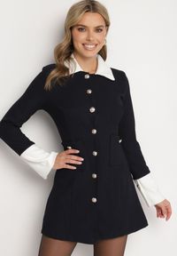 Born2be - Granatowa Sukienka z Usztywnioną Linią Ramion z Guzikami Sewiana. Kolor: niebieski. Materiał: skóra #6