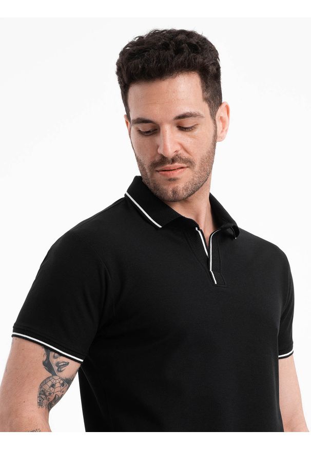 Ombre Clothing - Koszulka męska polo z dzianiny pique bez guzików - czarna V2 OM-POSS-0110 - XXL. Okazja: na co dzień, do pracy. Typ kołnierza: polo. Kolor: czarny. Materiał: dzianina. Wzór: aplikacja, paski, ze splotem. Styl: sportowy, klasyczny, wizytowy, casual