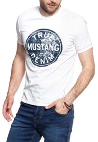 Mustang - MUSTANG T SHIRT Printed Tee CLOUD DANCER 1007070 2020. Kolor: biały. Wzór: nadruk #10