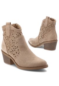 Botki damskie S.Barski,cholewka z materiału ażurowe wycięcia na bokach zamek po wewnętrznej stronie smukły fason wyprofilowany obcas stabilna bryła d. Okazja: na co dzień. Zapięcie: zamek. Kolor: beżowy. Szerokość cholewki: normalna. Wzór: ażurowy. Materiał: materiał. Obcas: na obcasie. Styl: casual, elegancki. Wysokość obcasa: średni #4