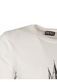 Diesel T-Shirt "T-Iny" | A05152-0ASUB-141 | Mężczyzna | Biały. Okazja: na co dzień. Kolor: biały. Materiał: bawełna. Wzór: nadruk. Styl: casual, elegancki