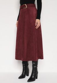 Born2be - Bordowa Rozkloszowana Wiskozowa Spódnica z Bawełną Ozdobiona Paskiem Nawedea. Okazja: na co dzień. Kolor: czerwony. Materiał: bawełna, wiskoza. Wzór: aplikacja. Styl: klasyczny, casual, elegancki #1