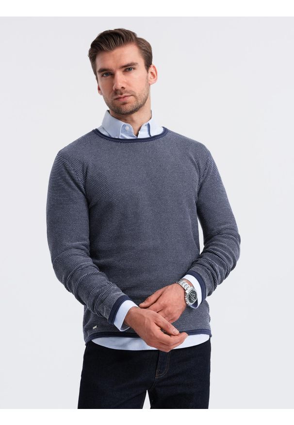 Ombre Clothing - Męski dzianinowy sweter w strukturalne kropki – granatowy V1 - Rozmiar: M. Okazja: na co dzień. Kolor: niebieski. Materiał: dzianina. Wzór: kropki. Styl: casual