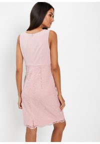 Sukienka ołówkowa z koronką bonprix pastelowy jasnoróżowy. Kolor: różowy. Materiał: koronka. Wzór: koronka. Typ sukienki: ołówkowe #3