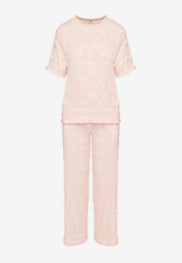 Born2be - Różowy Komplet z Ozdobnej Tkaniny T-shirt i Szerokie Spodnie Devinas. Kolor: różowy. Materiał: tkanina