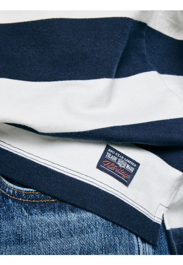 Big-Star - Koszulka męska polo z długim rękawem w pasy granatowo-białe Miker 100. Okazja: na co dzień. Typ kołnierza: polo. Kolor: biały. Materiał: skóra, bawełna. Długość rękawa: długi rękaw. Długość: długie. Wzór: paski, ze splotem. Styl: elegancki, casual, klasyczny, sportowy