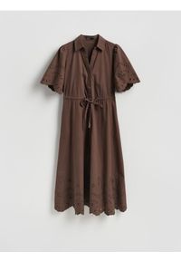 Reserved - Bawełniana sukienka z ażurowymi wstawkami - ciemnobrązowy. Kolor: brązowy. Materiał: bawełna. Wzór: ażurowy. Typ sukienki: proste #1