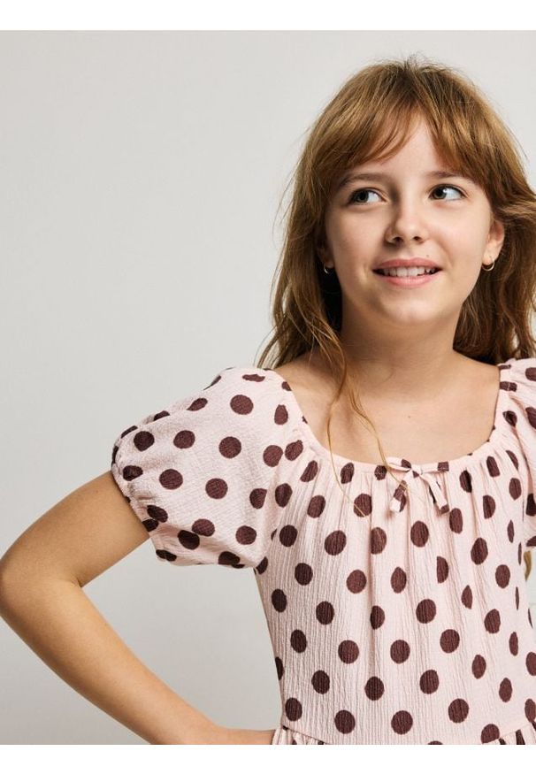 Reserved - Sukienka w kropki - pastelowy róż. Kolor: różowy. Materiał: dzianina. Wzór: kropki