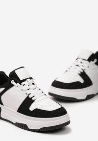 Born2be - Czarno-Białe Sneakersy na Grubej Podeszwie z Przeszyciami Darianfa. Nosek buta: okrągły. Zapięcie: sznurówki. Kolor: czarny. Materiał: materiał. Obcas: na obcasie. Wysokość obcasa: niski #3