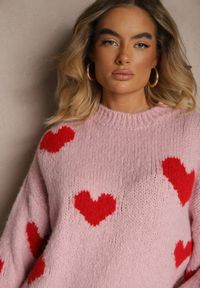 Renee - Różowy Sweter z Wiskozą i Wełną Ozdobiony Sercami Lisariona. Okazja: na co dzień. Kolor: różowy. Materiał: wiskoza, wełna. Wzór: aplikacja. Styl: casual #4